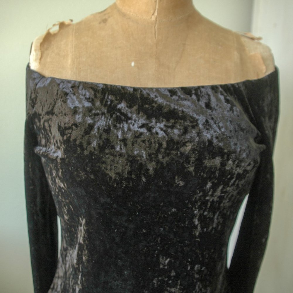 Chic Black Velvet Off-the-Shoulder Top
